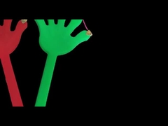 ของเล่นของชาวจีน ไฟเตอรี่ น้ําพุ ไพโร มือถือทรงมือสําหรับเด็ก