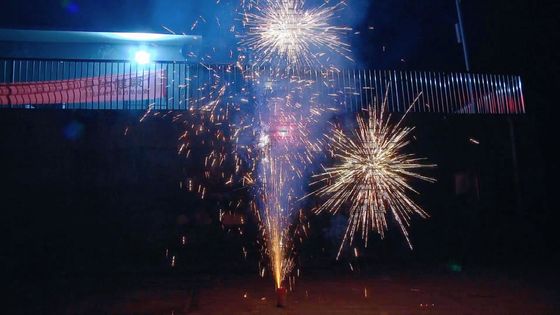 1.4G UN006 น้ำพุดอกไม้ไฟ 150 กรัม Pyro พร้อมเอฟเฟกต์ที่สวยงามมากมาย 2022