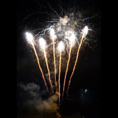 ดอกไม้ไฟเค้ก Liuyang 138 นัด และดอกไม้ไฟเค้กขนาดใหญ่สำหรับโอกาสคริสต์มาส สำหรับดอกไม้ไฟขายส่ง