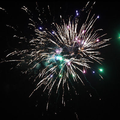 100 นัด ไฟฟ้าเค้ก ประเภทและโอกาสคริสต์มาส ไฟฟ้าเค้กขนาดใหญ่ ไฟฟ้าเพลิงเพลิงเพลิงสําหรับขายส่ง