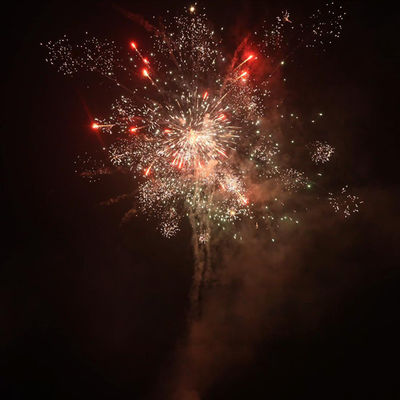 Liuyang Factory Customized F2 Cake Fireworks CE, Wholesale Outdoor Cake Fireworks สําหรับงานฉลอง