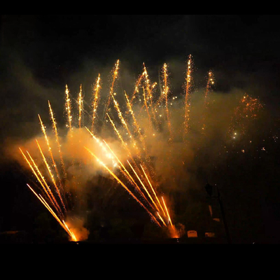 Liuyang Mandarin Fireworks Cake 1.3G Professional Display ไพโรเทคนิค ขายปลีก 0.8''180 นิ้ว ภาพถ่ายเค้ก ไพโรเทคนิคกลางแจ้ง