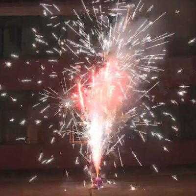 กราวด์สปินนิ่งของเล่นหมีน้อยดอกไม้ไฟน้ำพุพลุไฟ Pyro Sparkler